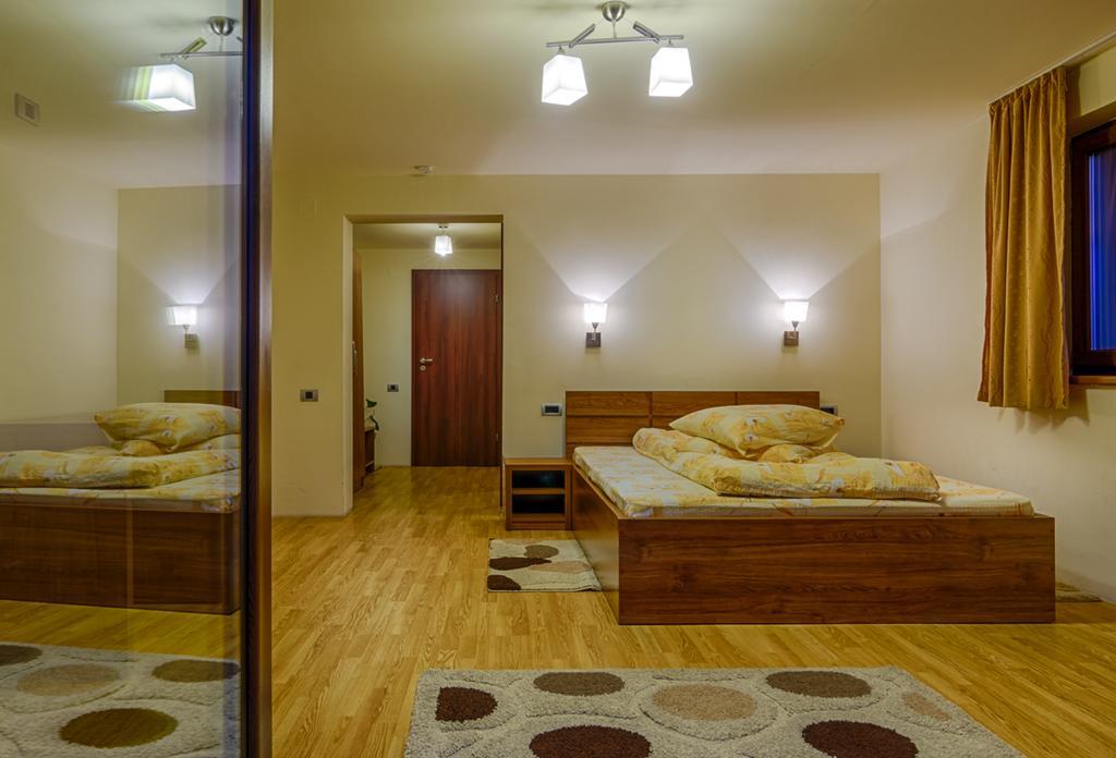 Panorama Pietrei Craiului Hotel Zarnesti Luaran gambar