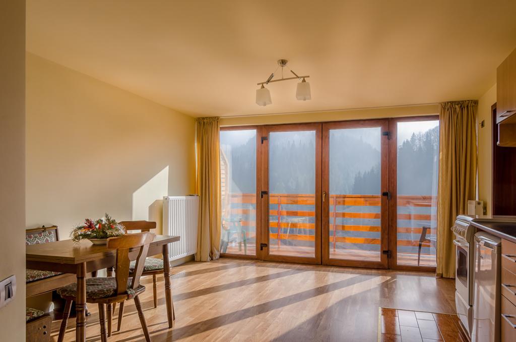 Panorama Pietrei Craiului Hotel Zarnesti Luaran gambar