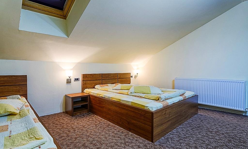 Panorama Pietrei Craiului Hotel Zarnesti Luaran gambar