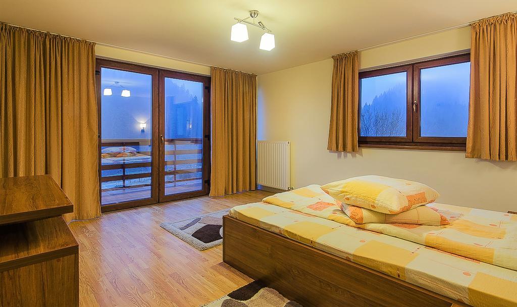 Panorama Pietrei Craiului Hotel Zarnesti Luaran gambar