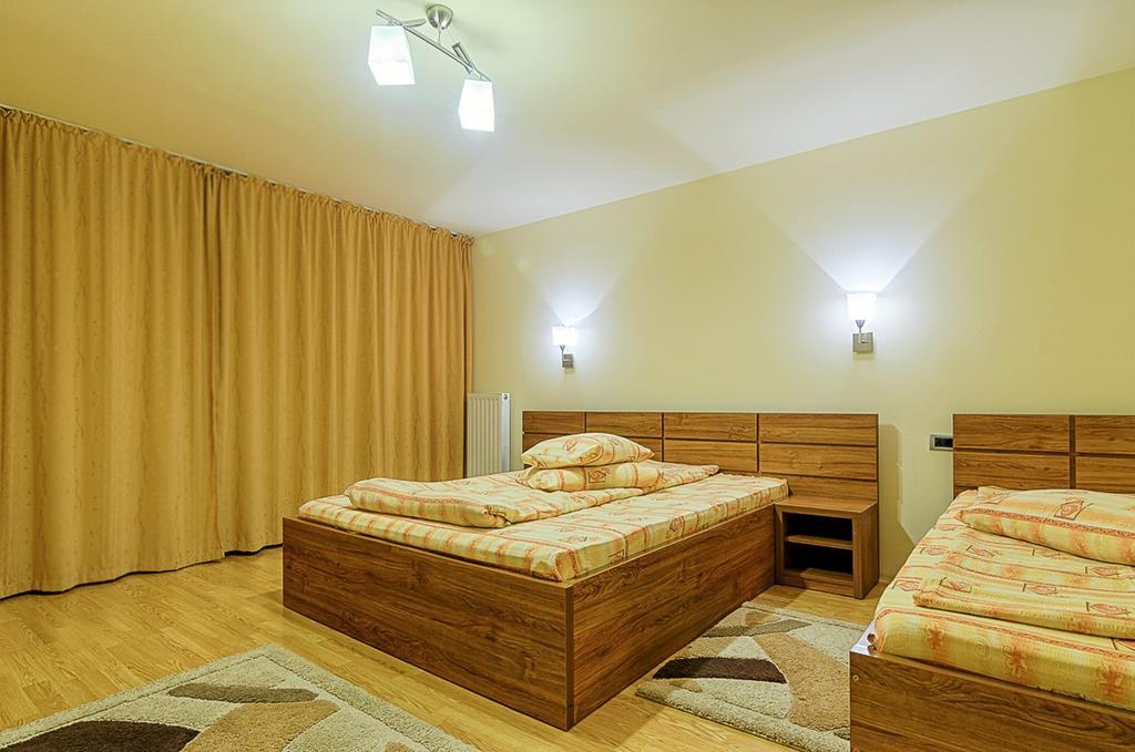 Panorama Pietrei Craiului Hotel Zarnesti Luaran gambar