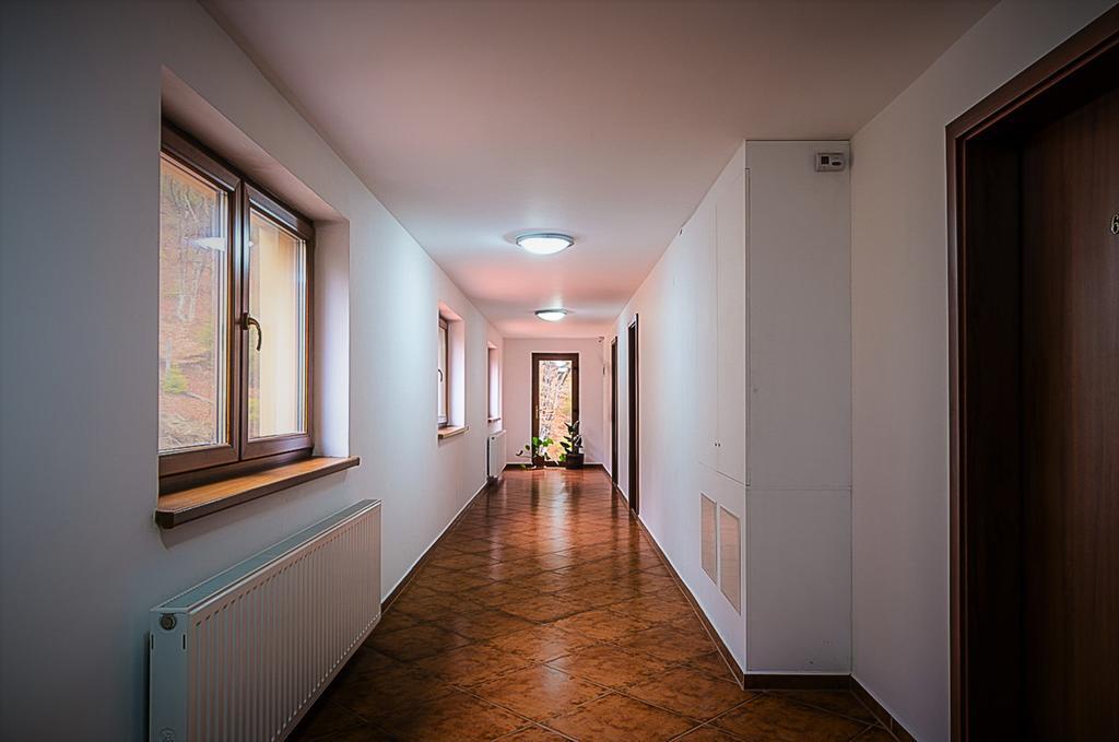 Panorama Pietrei Craiului Hotel Zarnesti Luaran gambar